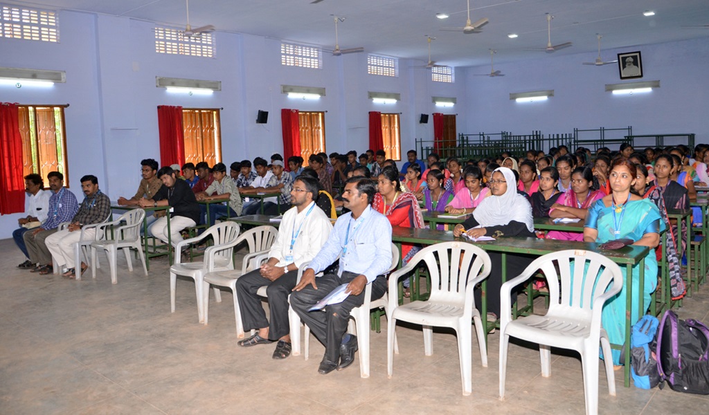 தேனித் தமிழ்ச் சங்கம் - உத்தமபாளையம், ஹாஜி கருத்தராவுத்தர் ஹவுதியா கல்லூரி இடையிலான புரிந்துணர்வு ஒப்பந்தம்- படம் - 17